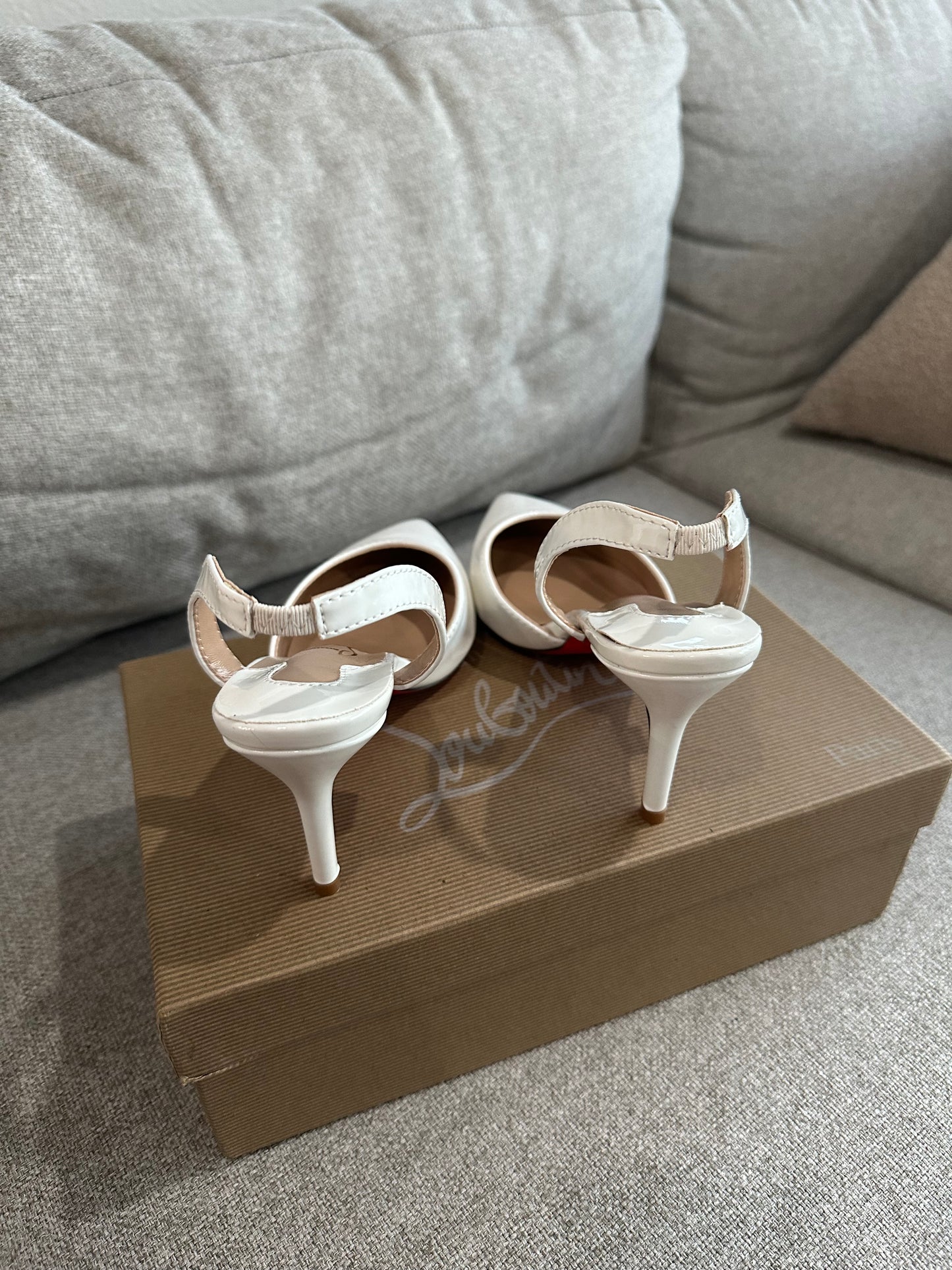 CL white pointed heels EU36