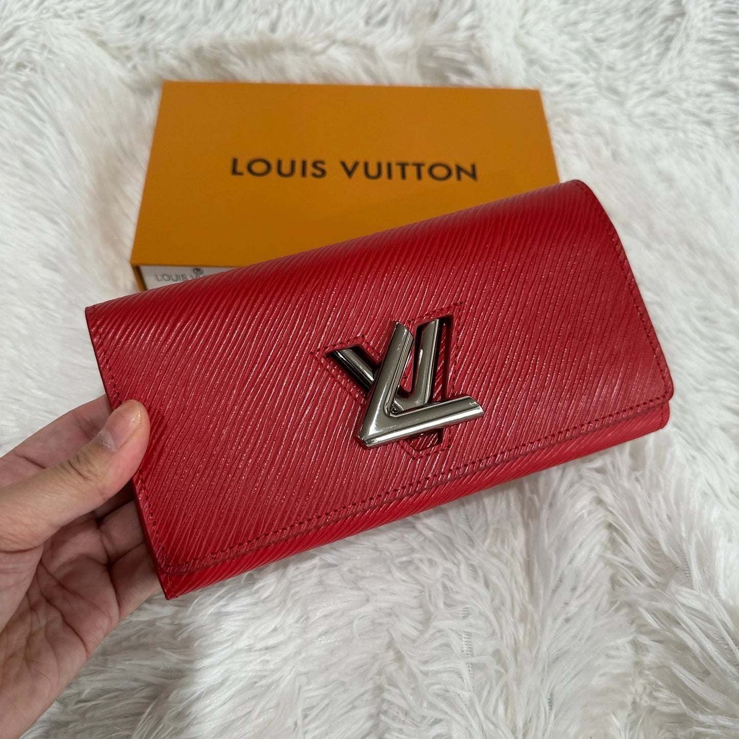 LV red twist long wallet