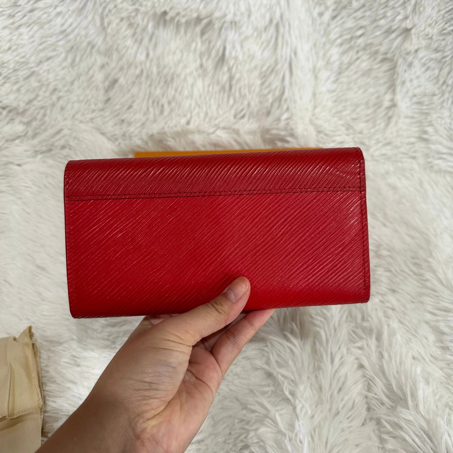 LV red twist long wallet