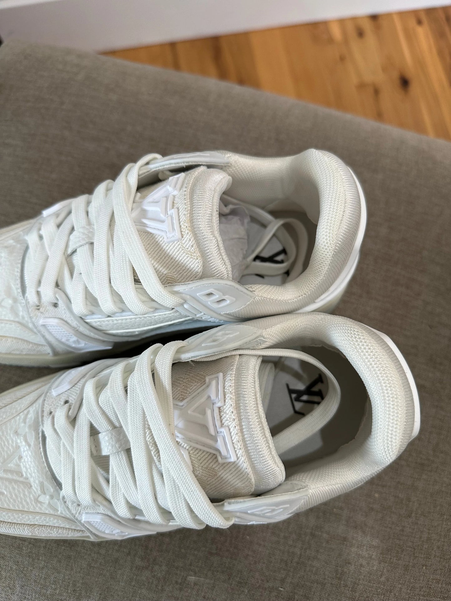 LV cream sneakers U.S.5W