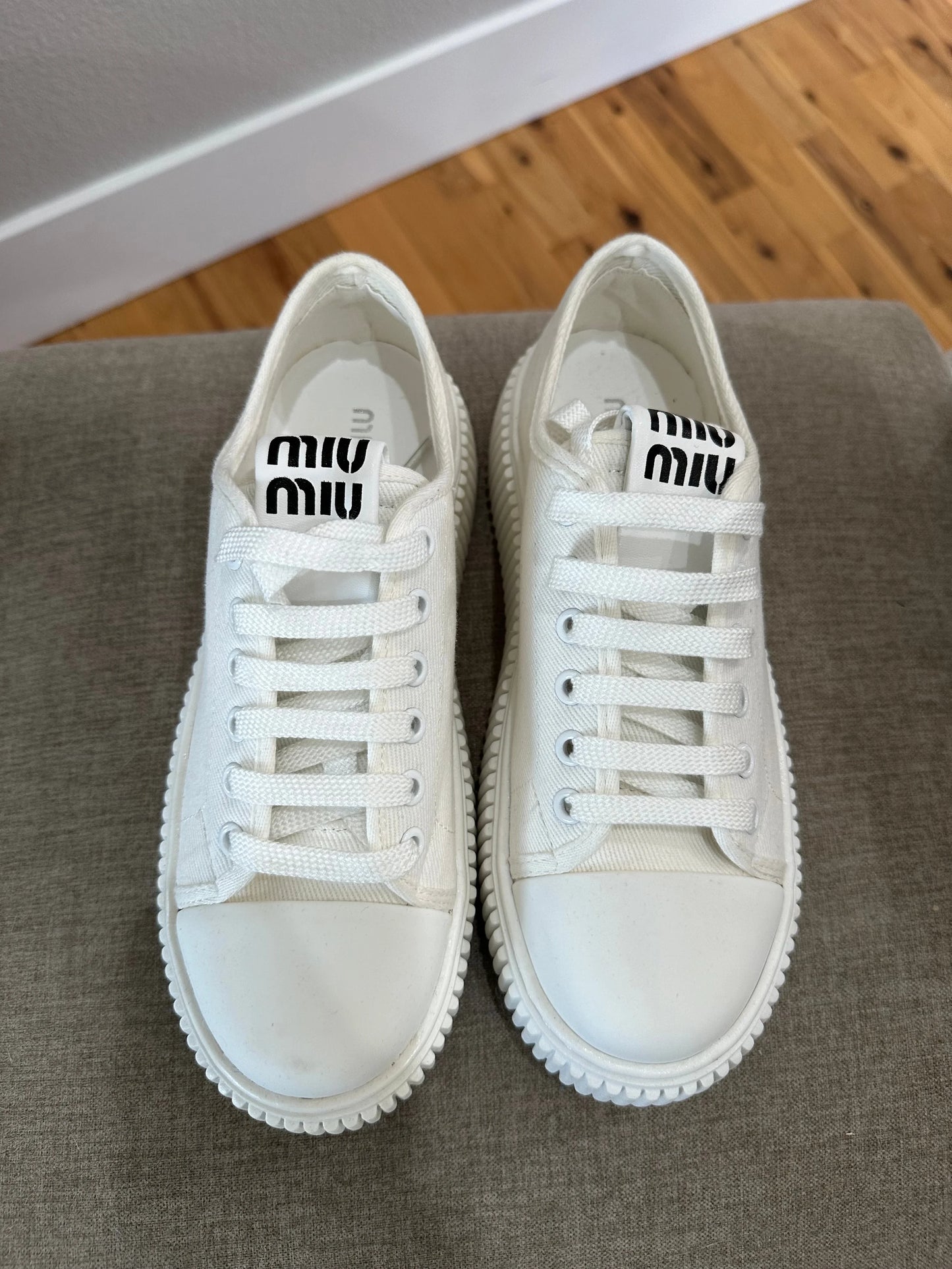 Miu Miu white sneakers U.S.6.5W