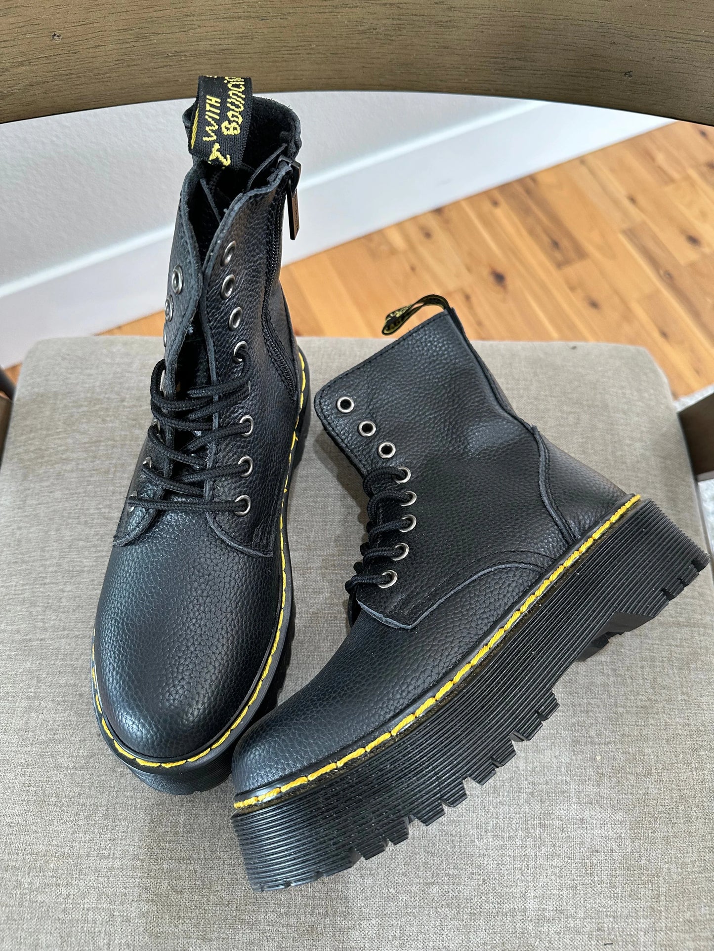 Dr. Martens black boots U.S.6.5W