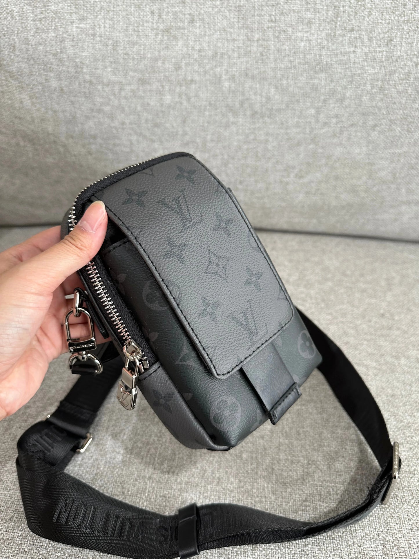 LV grey/black bag