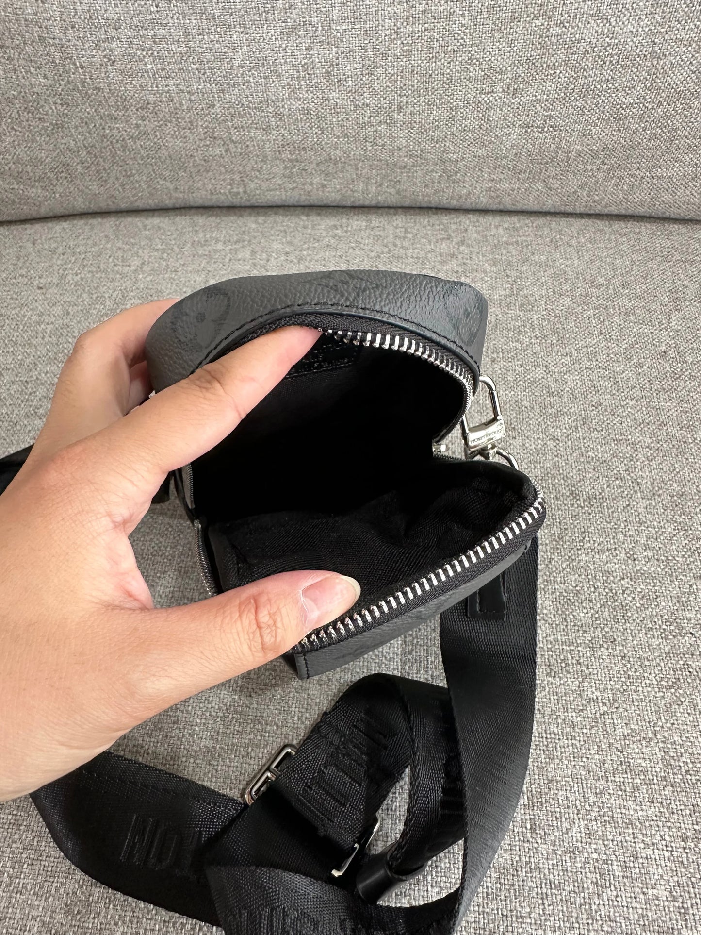 LV grey/black bag