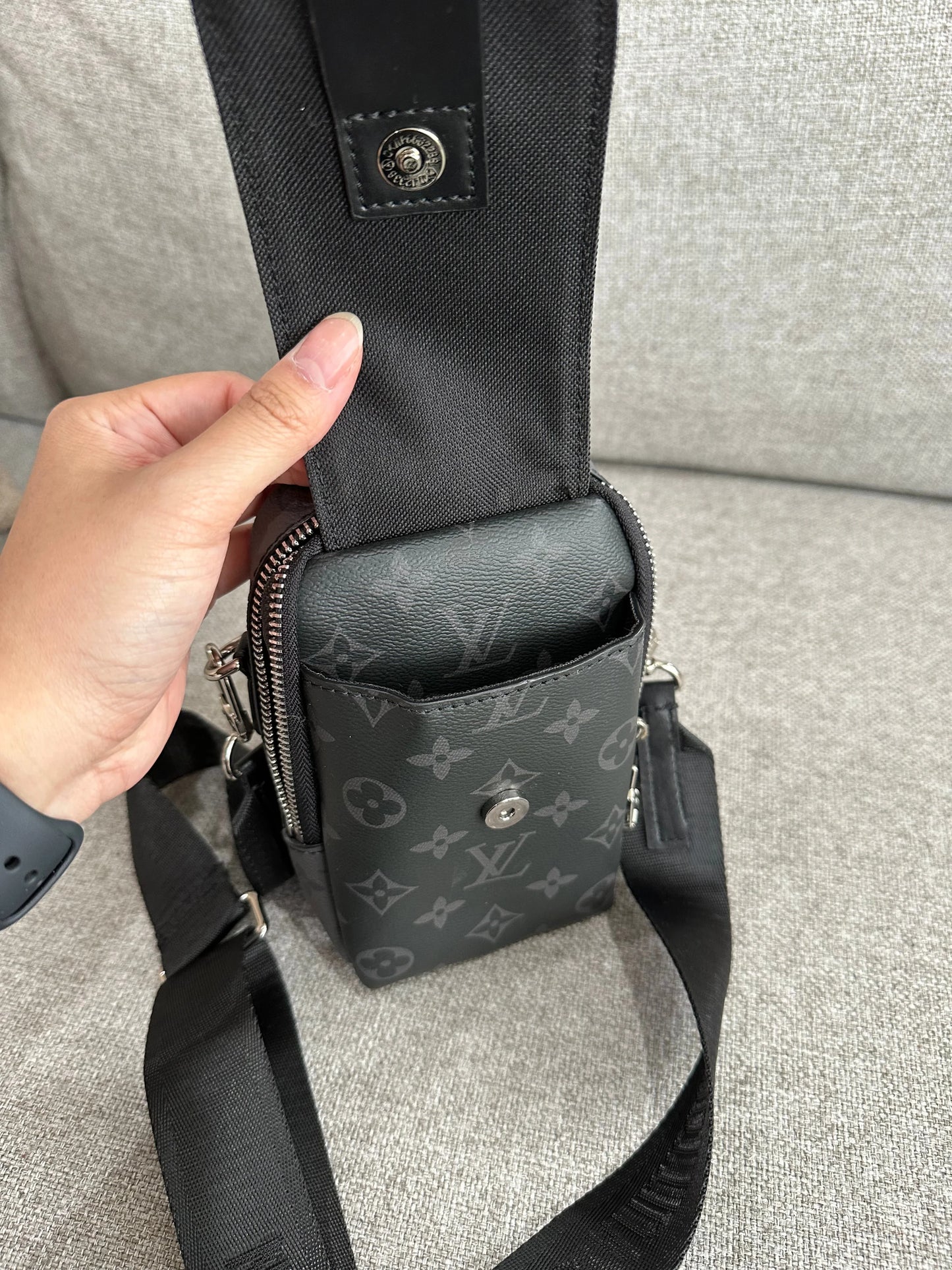 LV grey/black bag