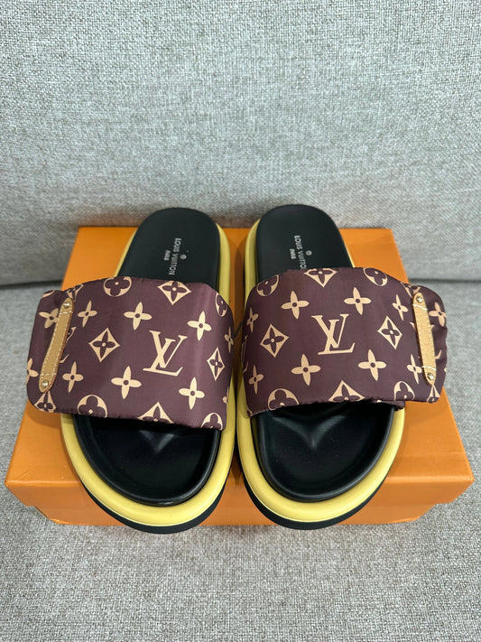 LV monogram slides U.S. 5.5W